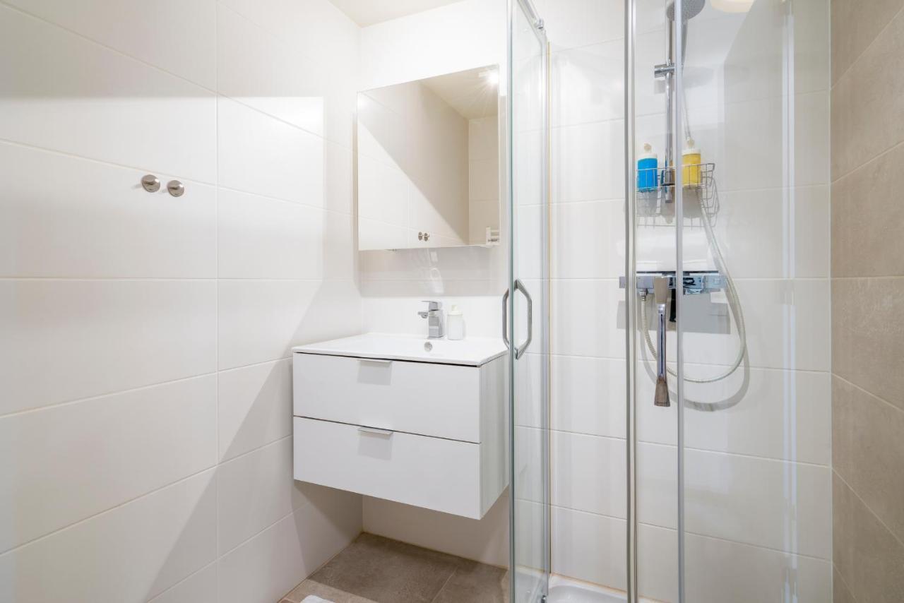 شقة Renewed Comfort Duplex W 2 Terraces Nearby Marina نيوبورت المظهر الخارجي الصورة